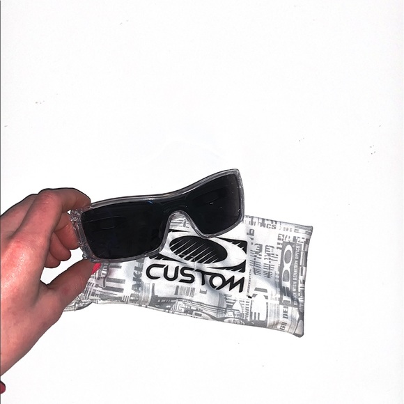 Oakley SunGlasses Blue Lens Mens Accessories